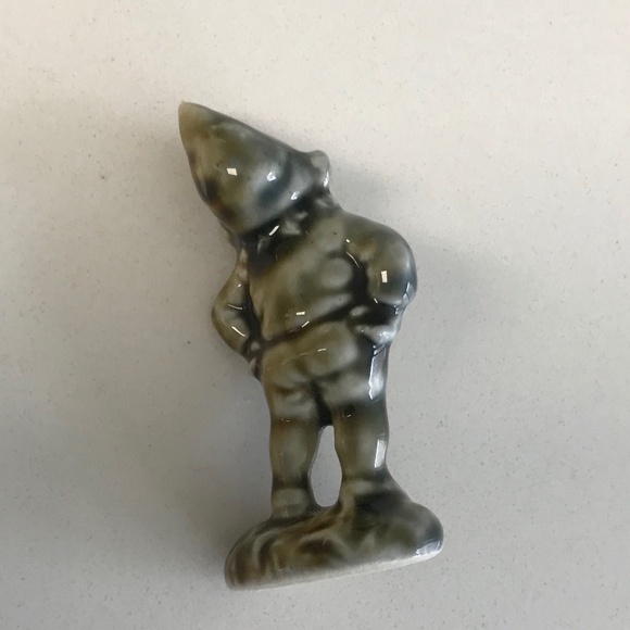 Vintage Whimsies Wade of Ireland Lucky Leprechaun Figurine - Picture 2 of 5